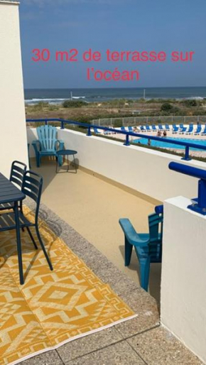 BLEU MARINE VUE OCEAN, 2 CHAMBRES, terrasse 30m2, parking privatif et piscine en été